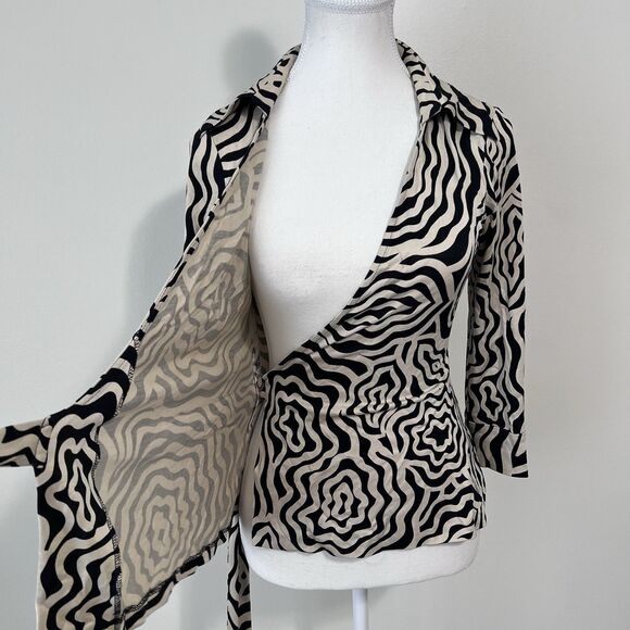 Diane von Furstenberg Vintage Silk Jill Wrap Top Zebra Print Size 6 - Picture 6 of 9
